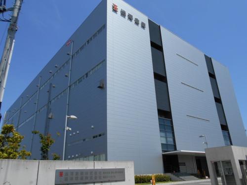 横浜T　倉庫外観1  横長